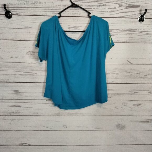 "Rocawear" woman's shirt   - Picture 4 of 7